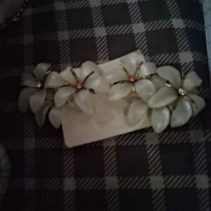 Elegant Floral Hair Clip